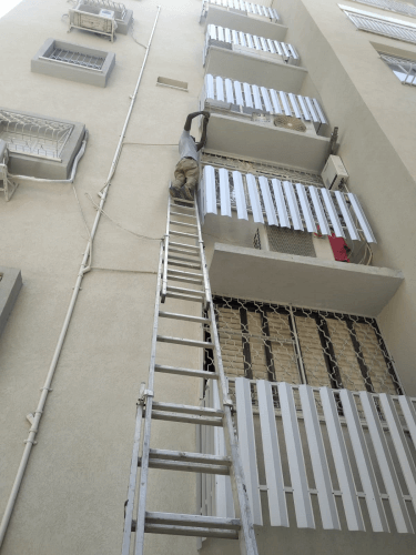 התקנת רשתות להרחקת יונים בדירה 2